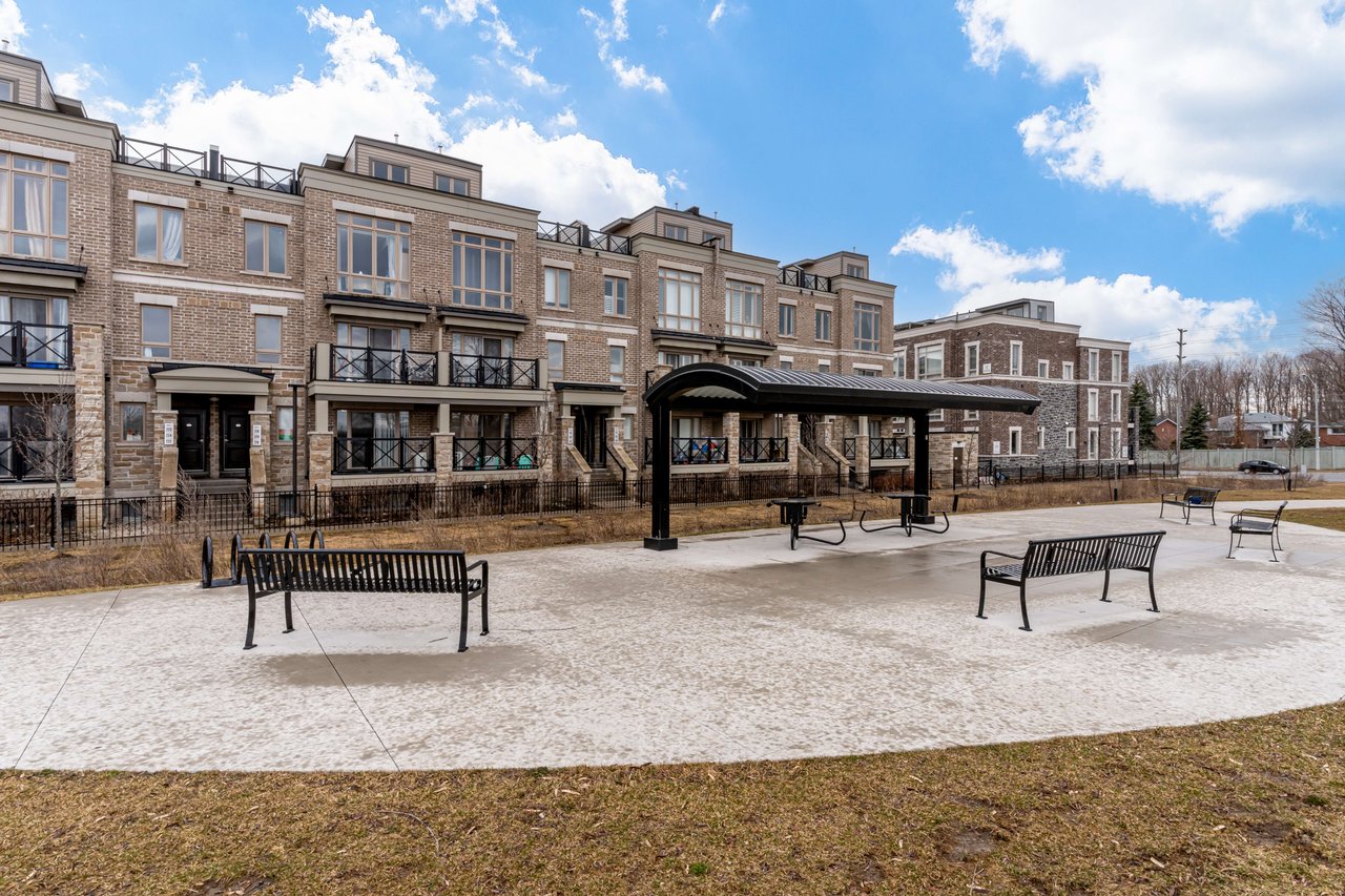 112-2 Dunsheath Way