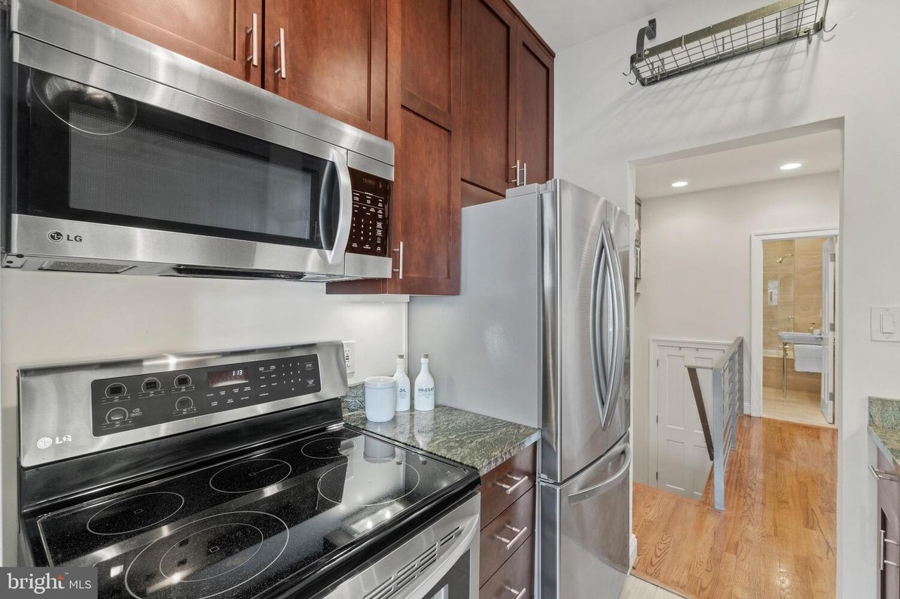 2101 N St NW, #205