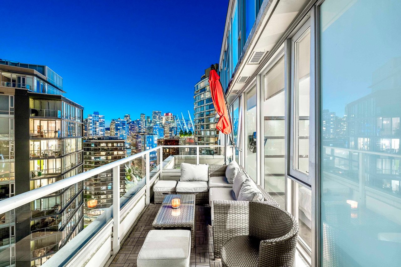 2603-8 Smithe Mews