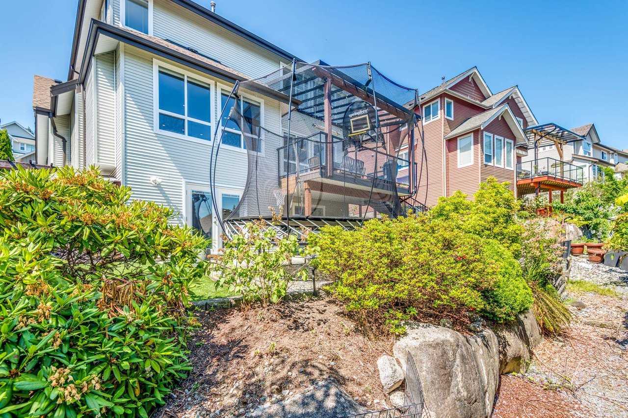 12 Greenleaf Dr