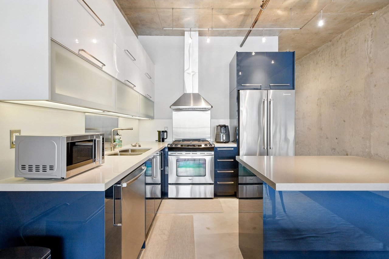 303-128 W 6th Ave