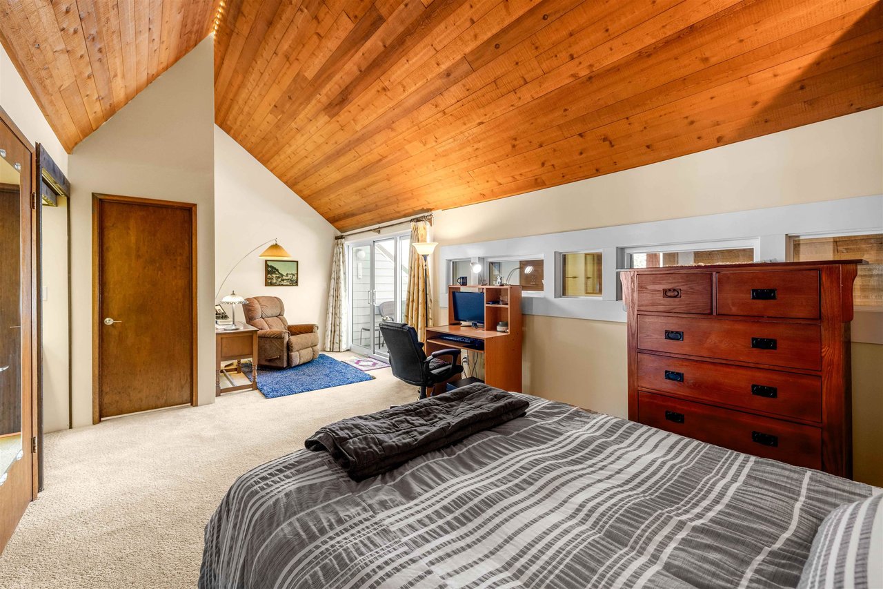 7-4957 Marine Dr