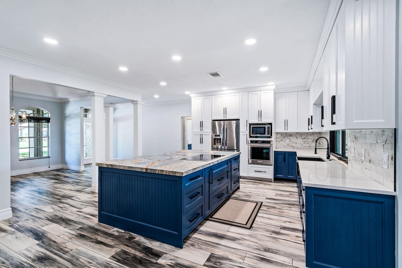 2072 SW Danforth Cir