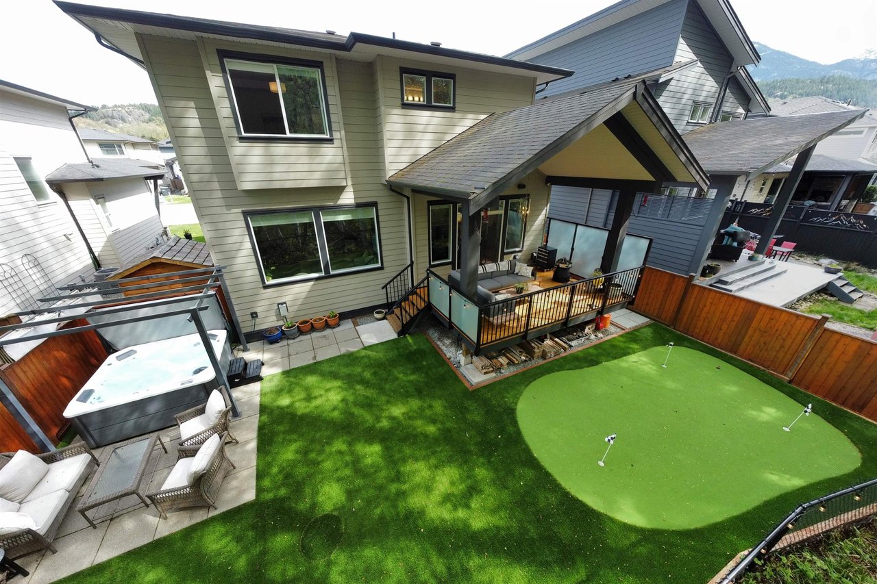 39253 Falcon Cres
