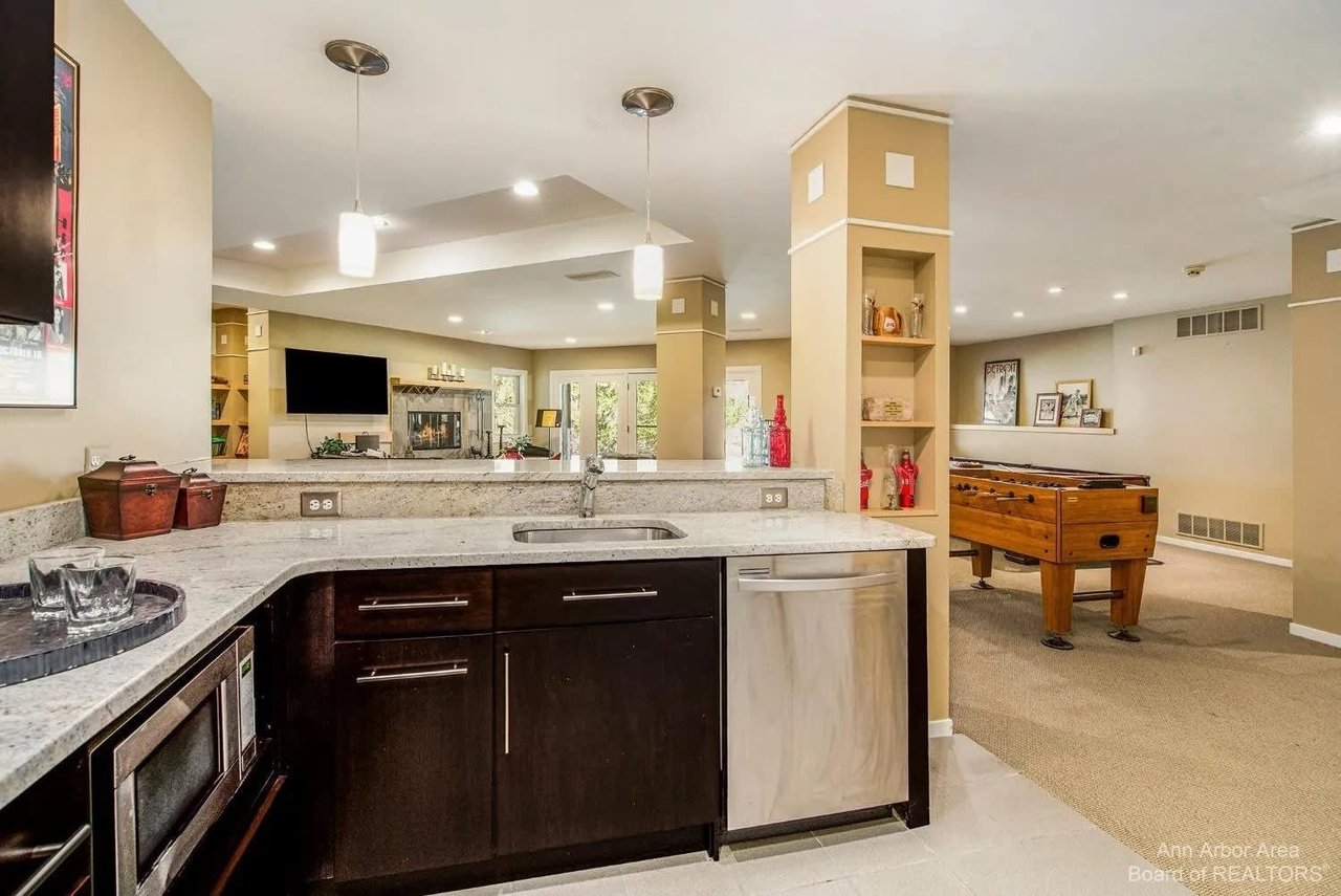 2566 Thornapple Drive, Ann Arbor, MI 48103