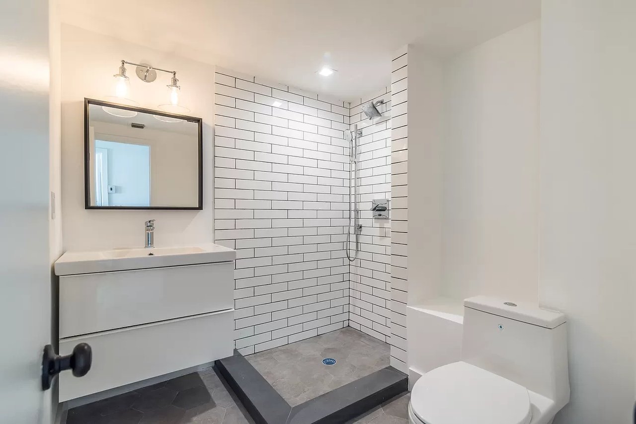 1350 Pennsylvania Ave, #205