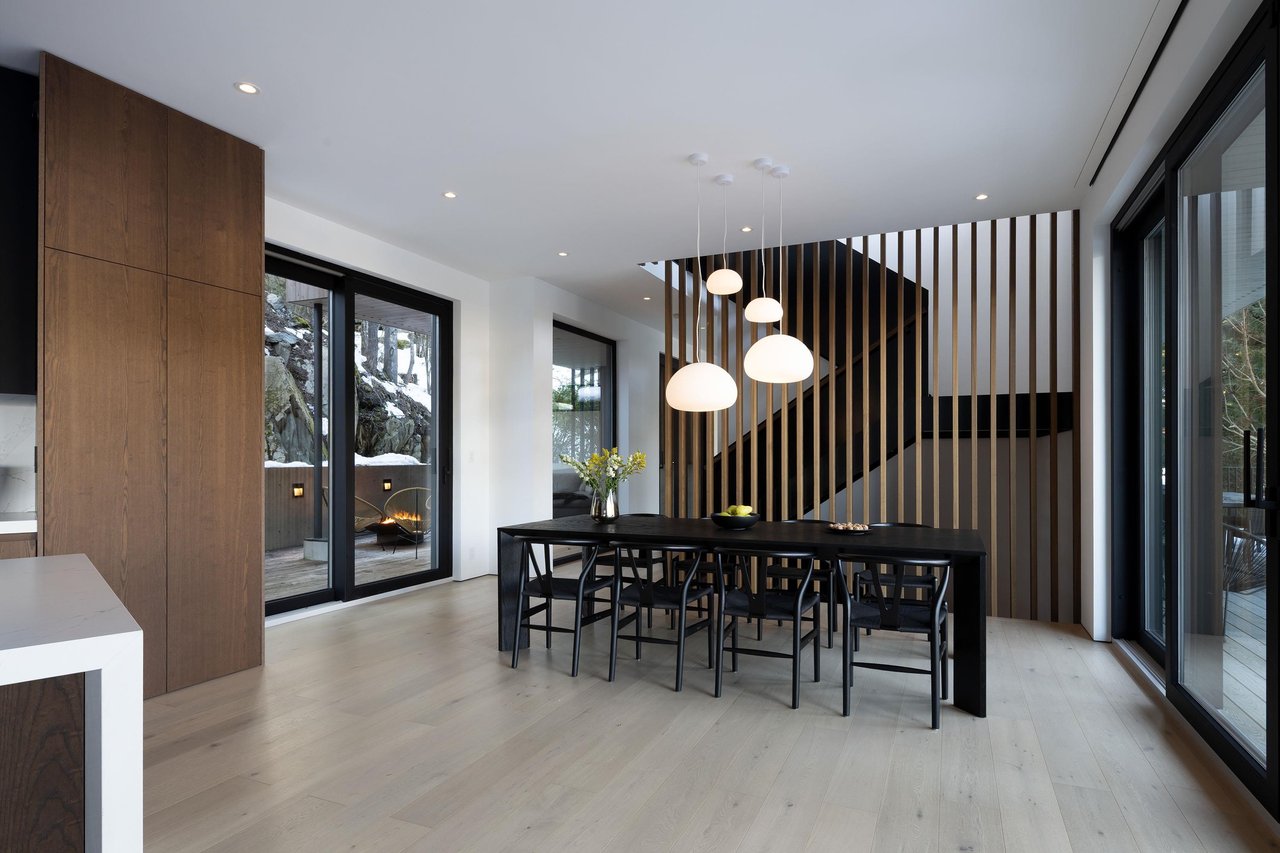 3565 Falcon Cres