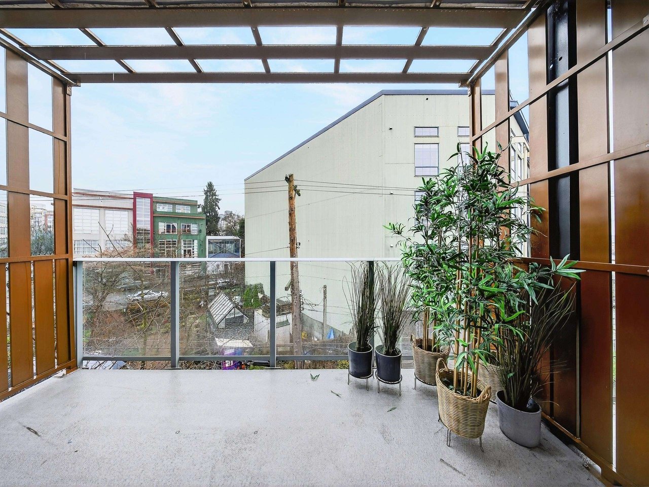 520-256 E 2nd Ave