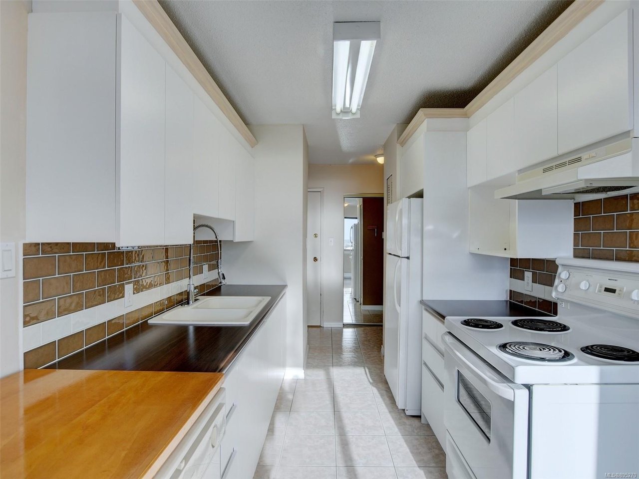 302-929 Esquimalt Rd, Esquimalt