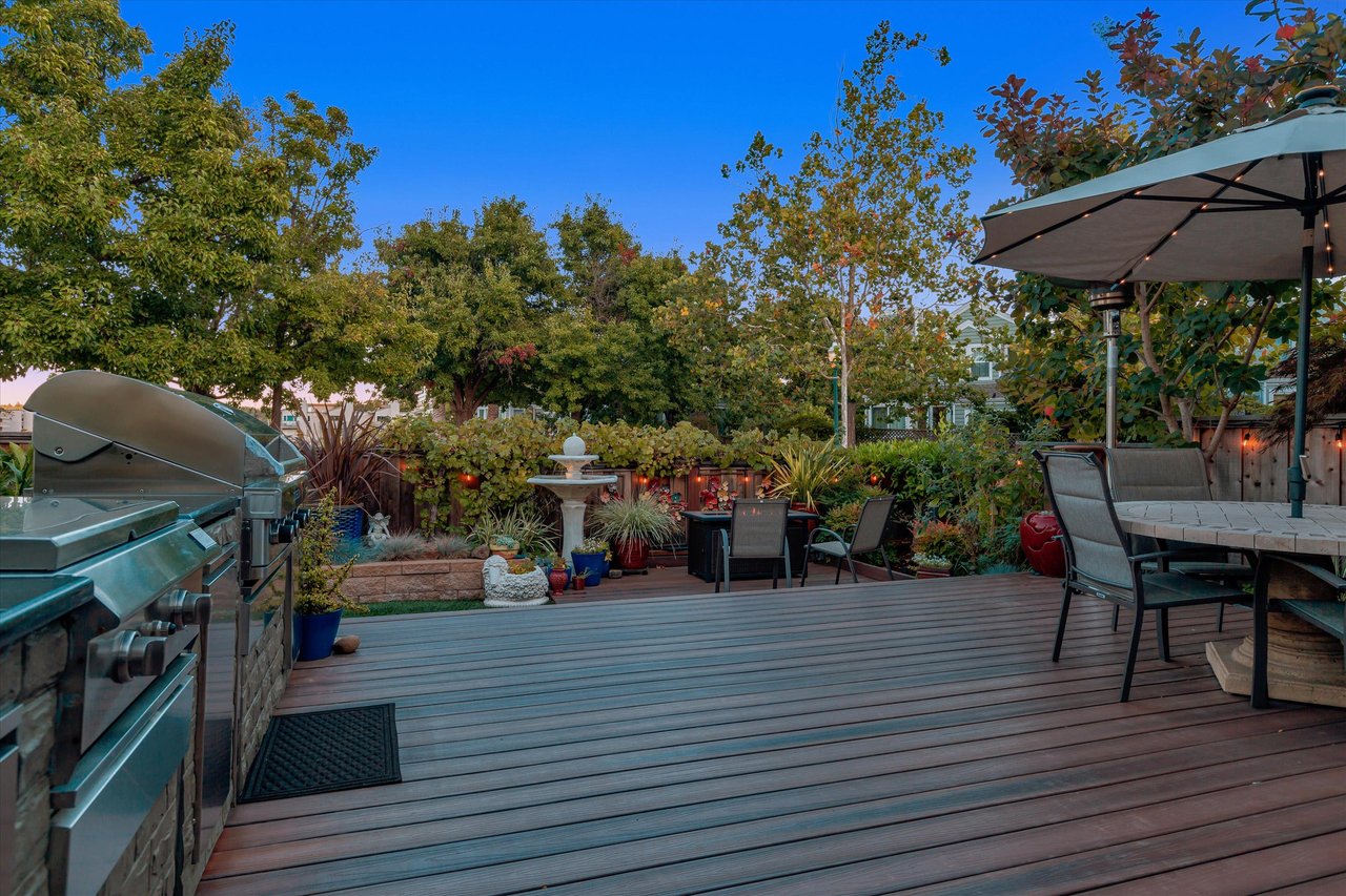 17 Crystal Creek Ct