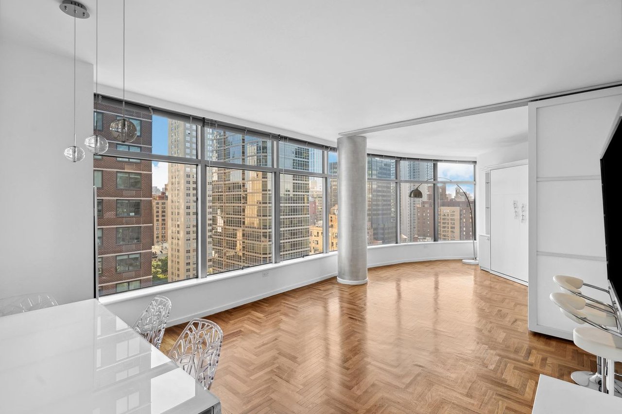 250 E 54th St, Unit 18C