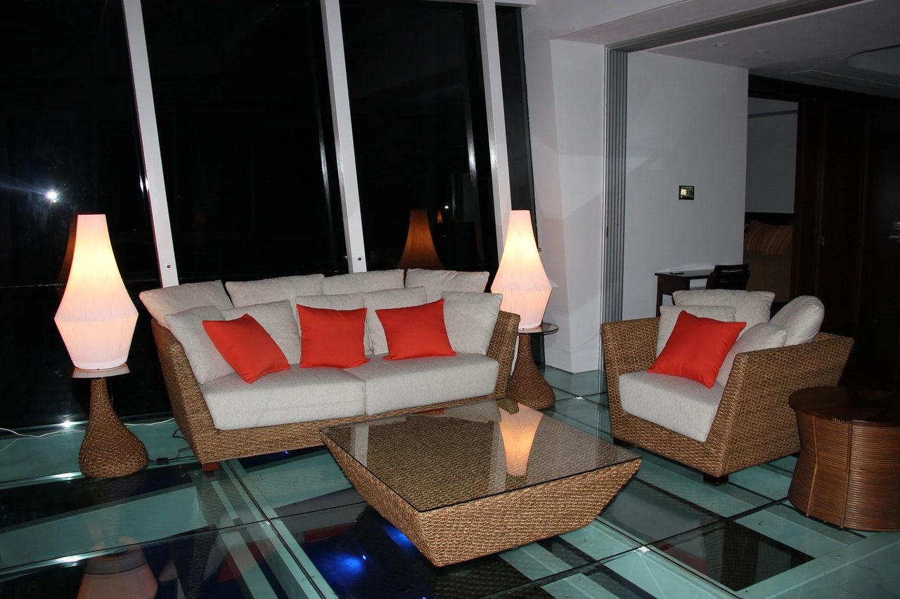 Lakefront Smart Home with Pool, Santa Ana, San Jose