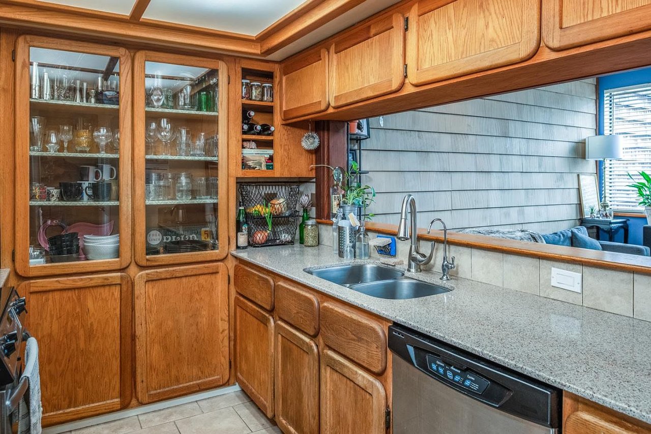 461 Dela Vina Ave APT 305