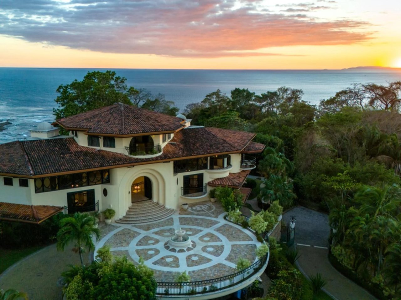 Infinity Pool Luxury Mansion, Jaco, Puntarenas