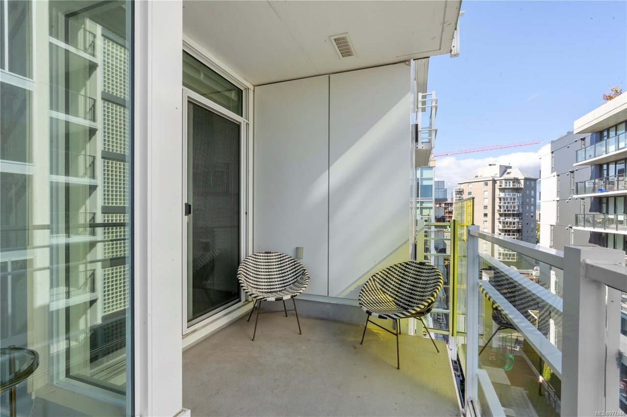 909-1090 Johnson St, Victoria
