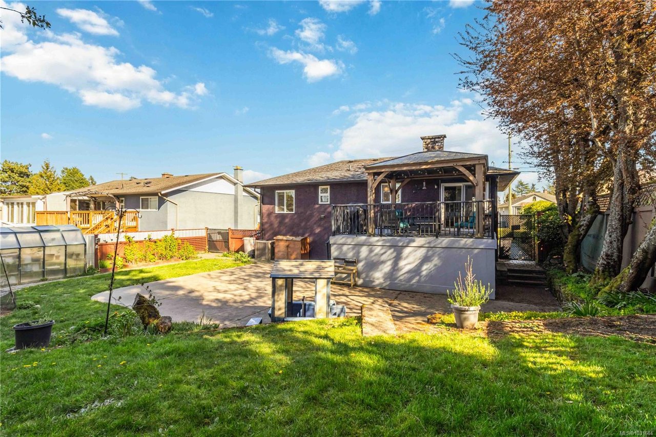 3738 Tillicum Rd
