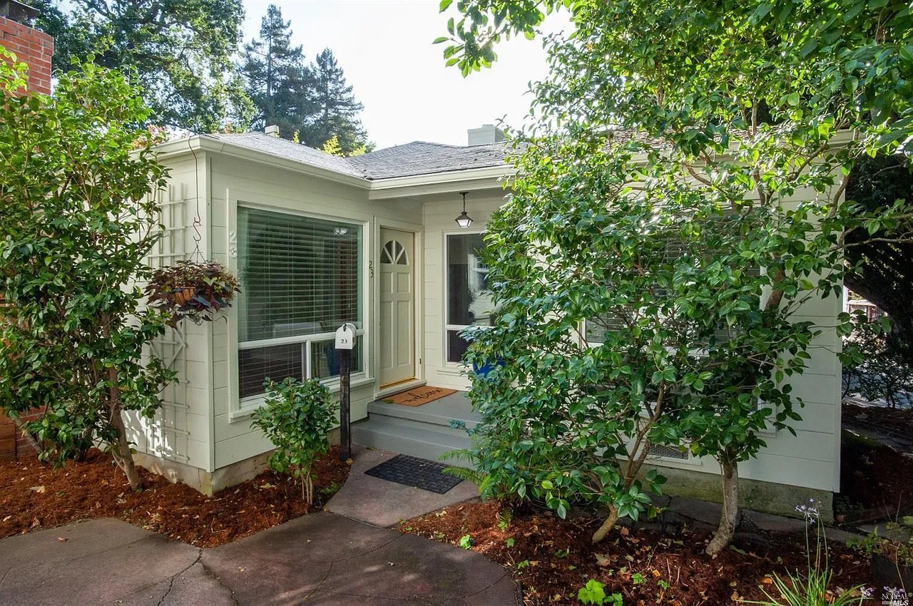 21 Baywood Ct