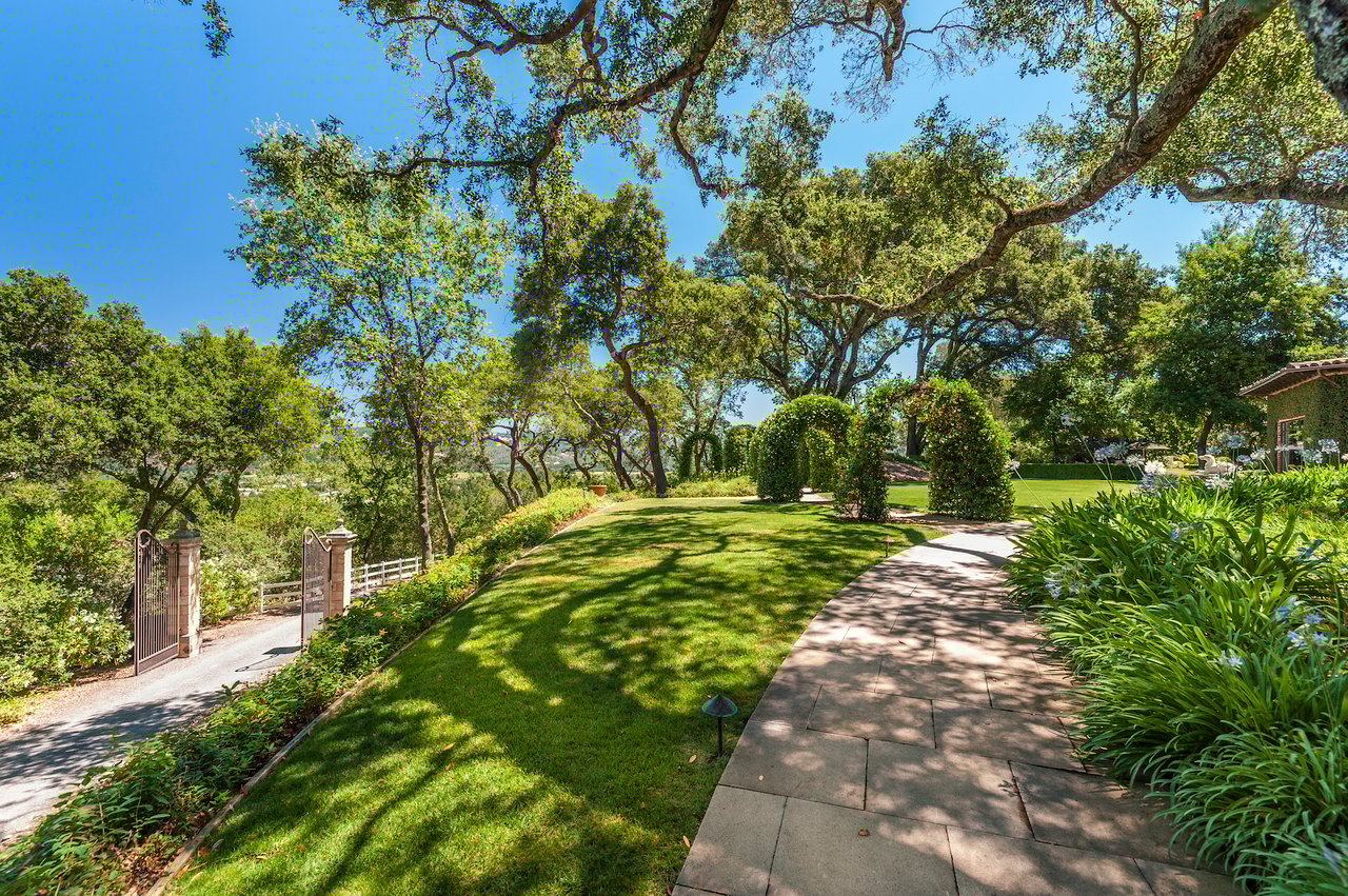 Sulphur Springs Avenue, St. Helena