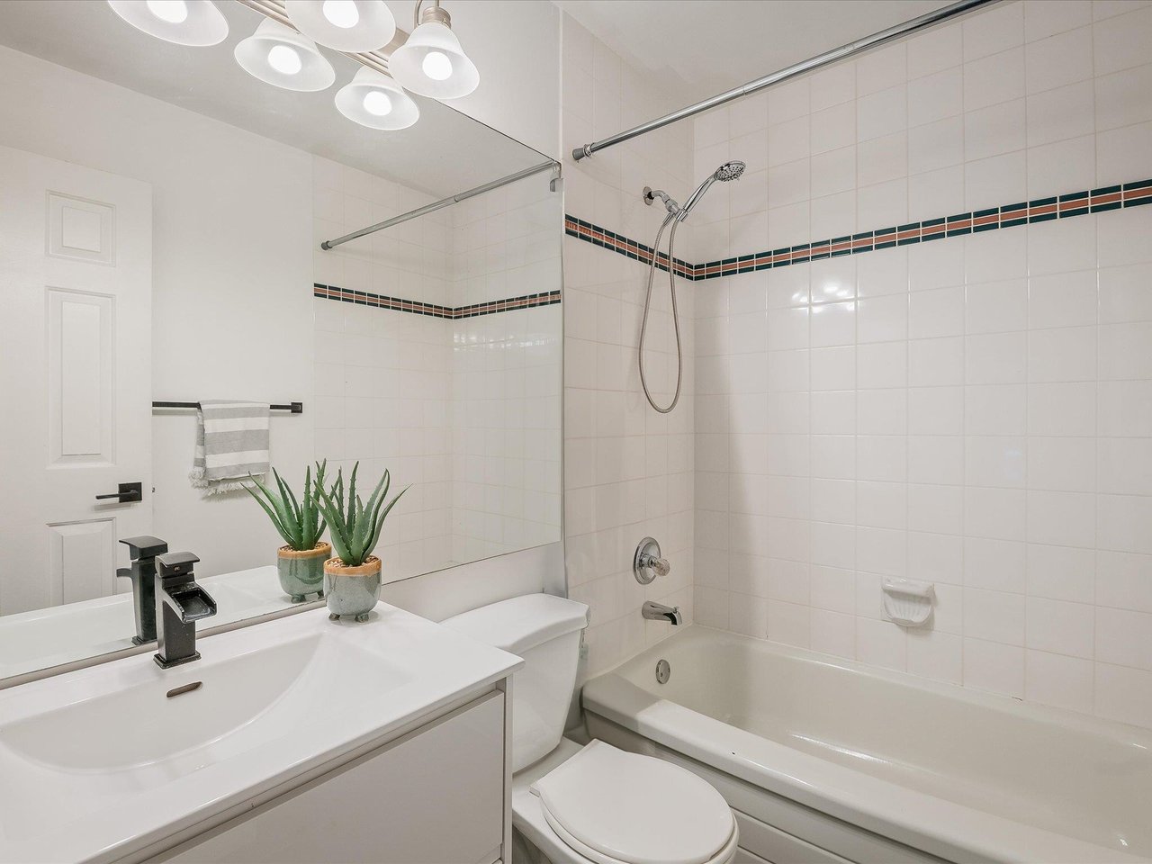 401-2101 Castle Dr