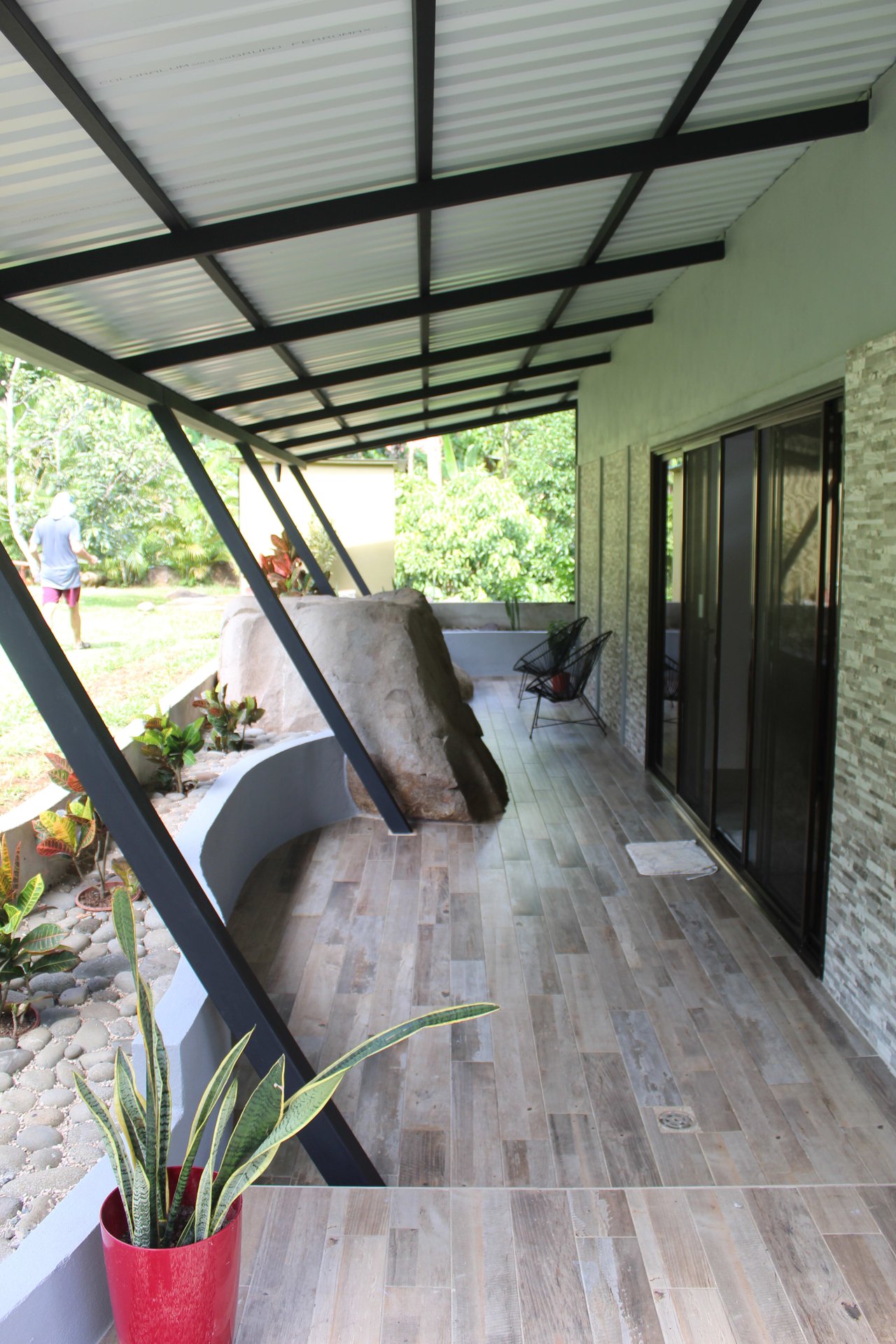 Spacious 2 Bedroom Minutes to the Beach