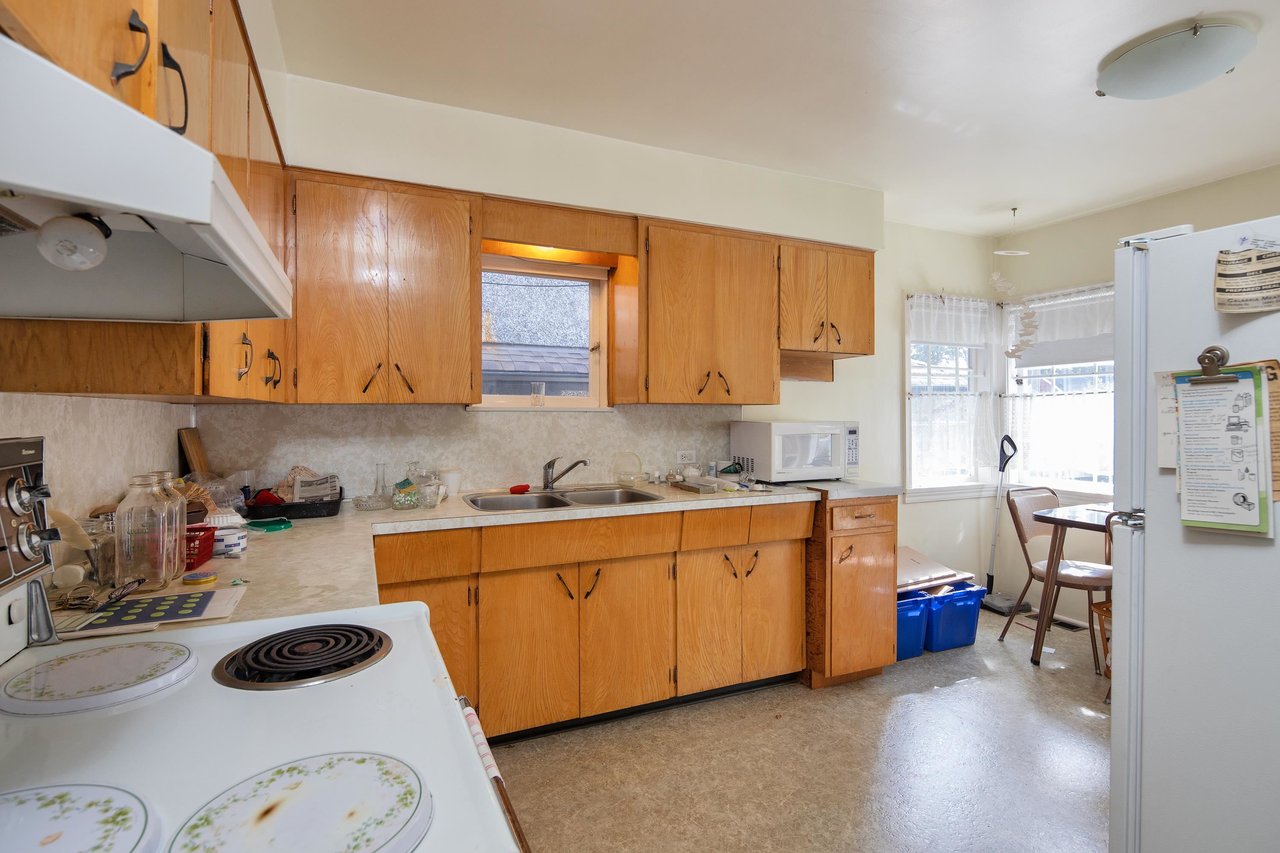 158 E 42nd Ave