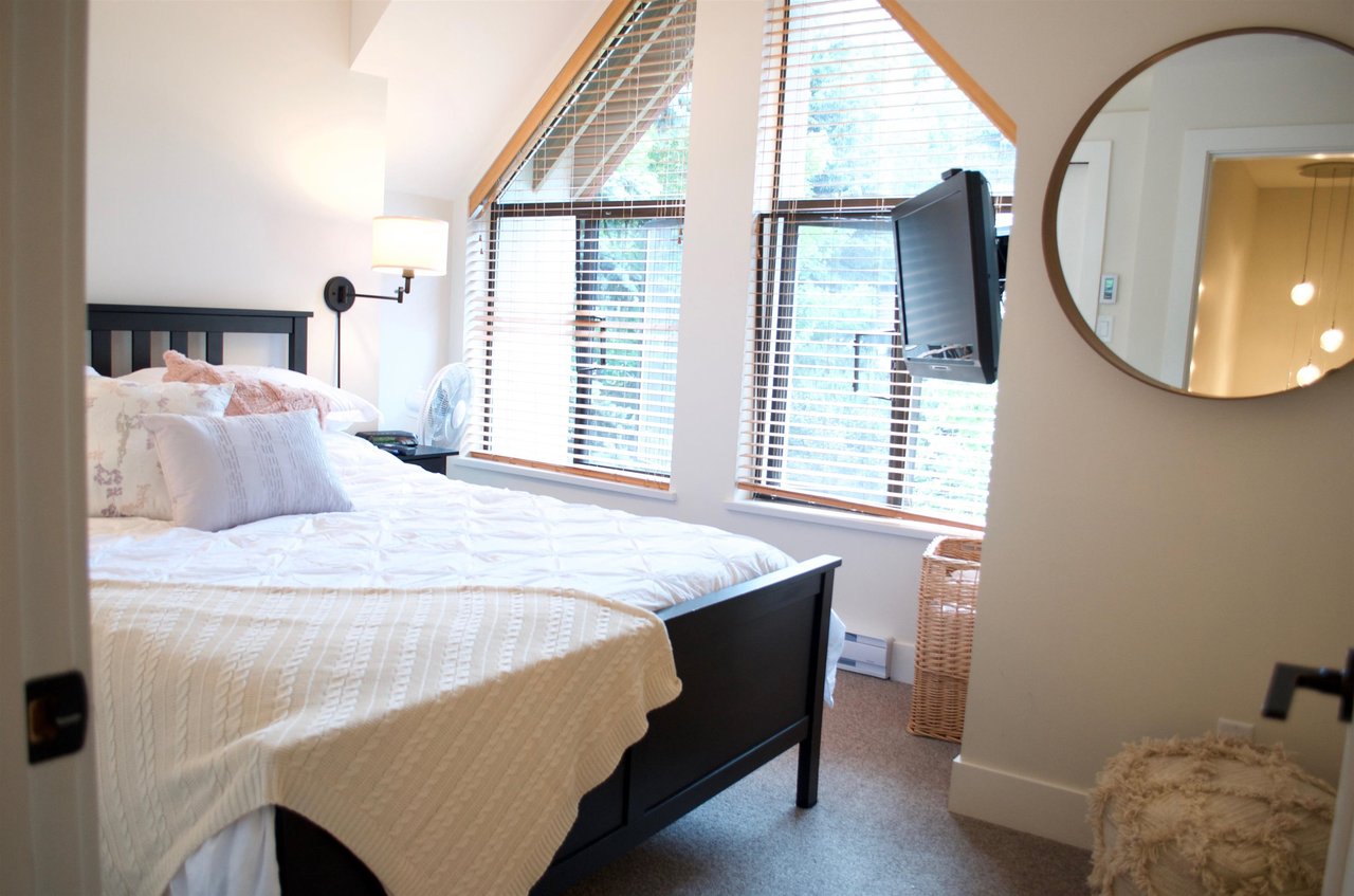 27-4637 Blackcomb Wy
