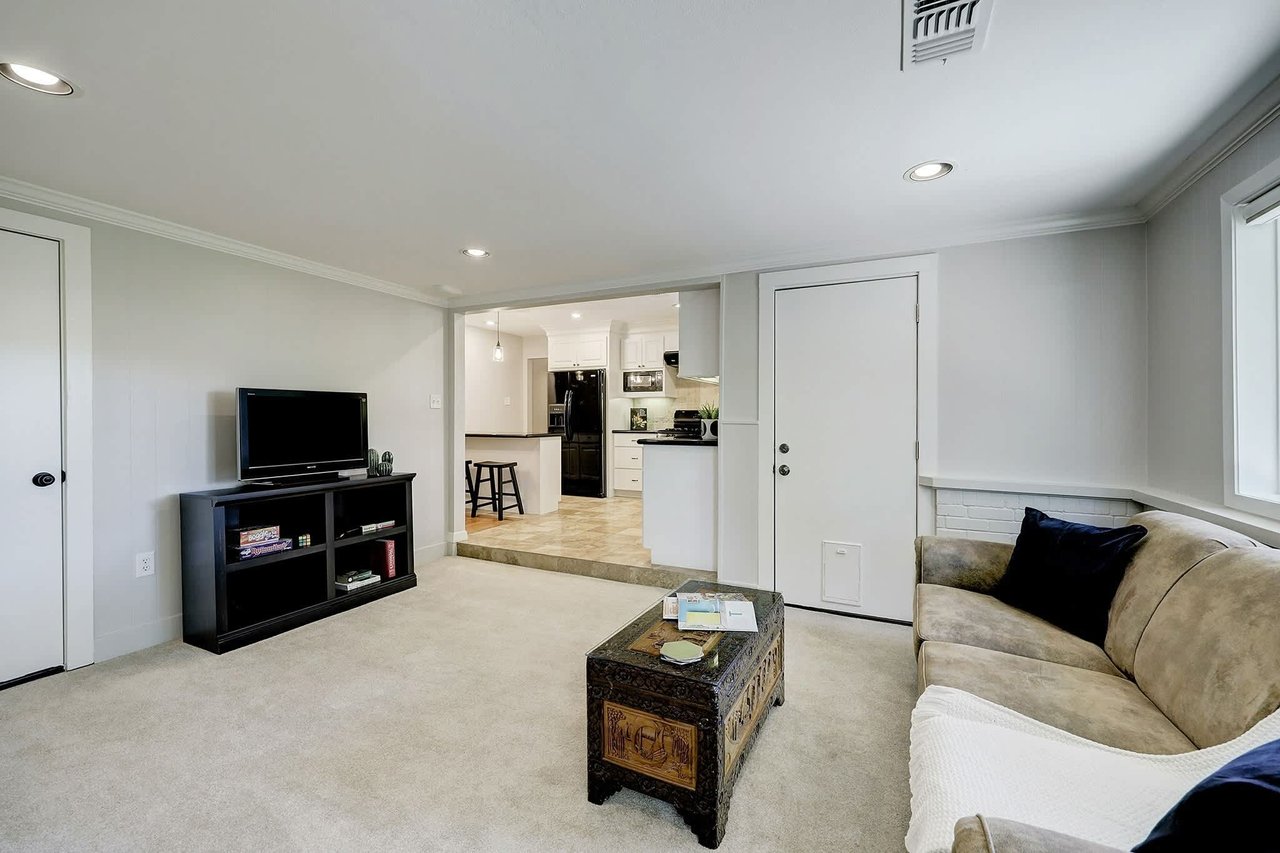 2211 Cheshire Ln