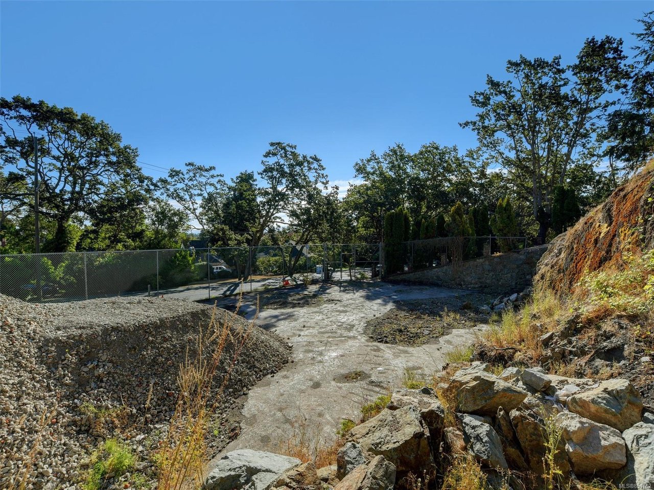 57 Beach Dr
