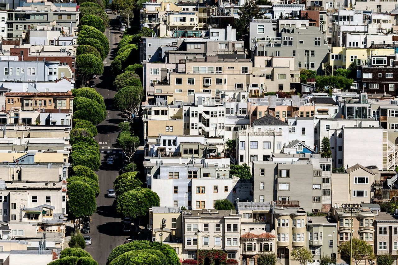 Residential area in San Francisco, California, featuring hilly streets lined with classic homes and mature trees, capturing the city’s iconic neighborhood landscape.