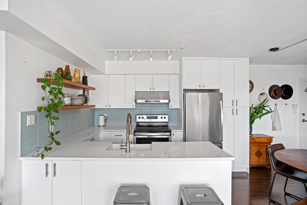 303-228 E 14th Ave