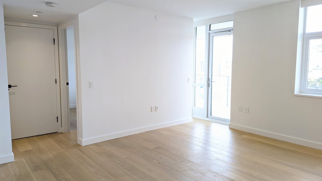1003W-1180 Broughton St
