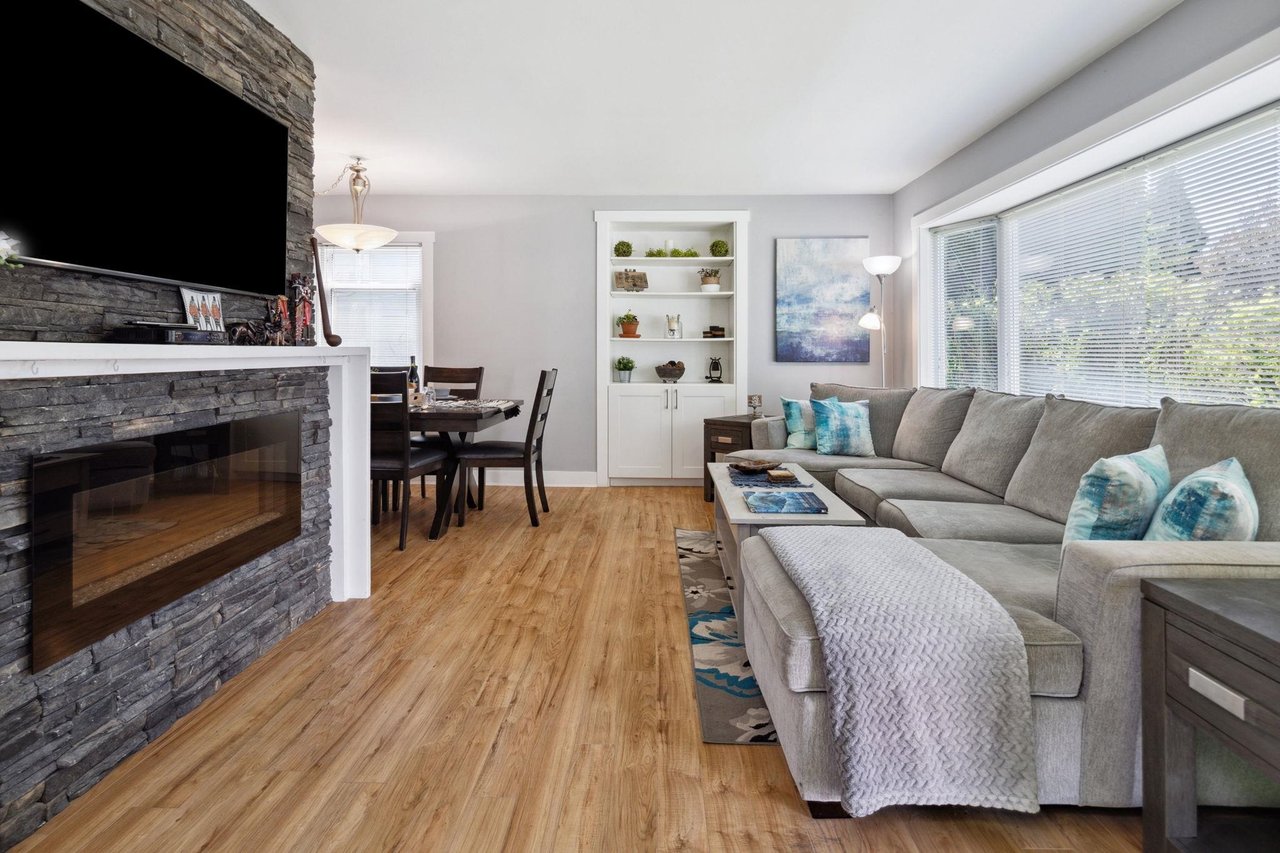 1384 Fernwood Cres