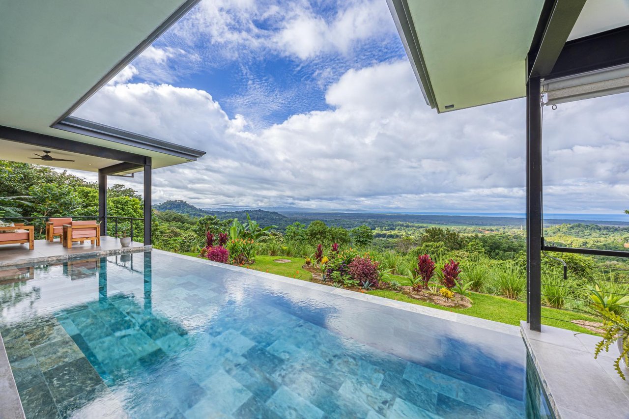 Solar Powered Tropical Villa, Ojochal, Puntarenas