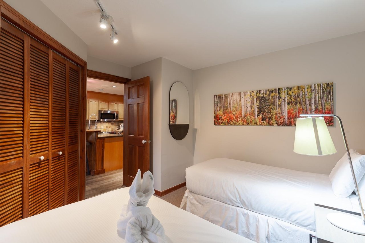 18-4636 Blackcomb Wy