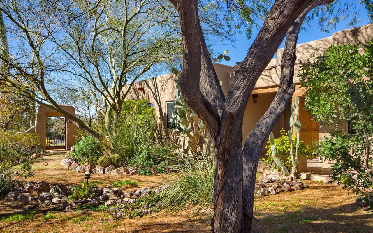 Perfect Desert Oasis, Santa Fe Estate