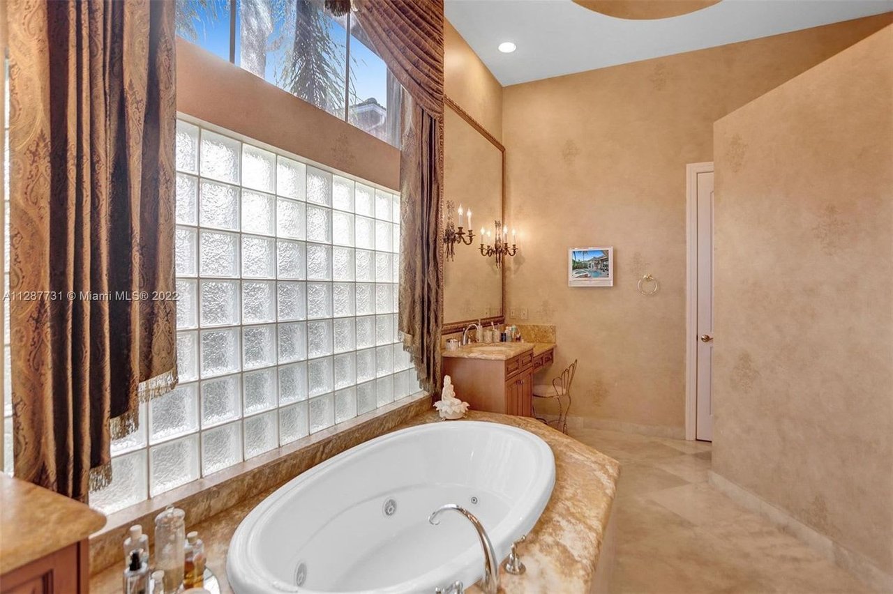 16288 Mira Vista Ln