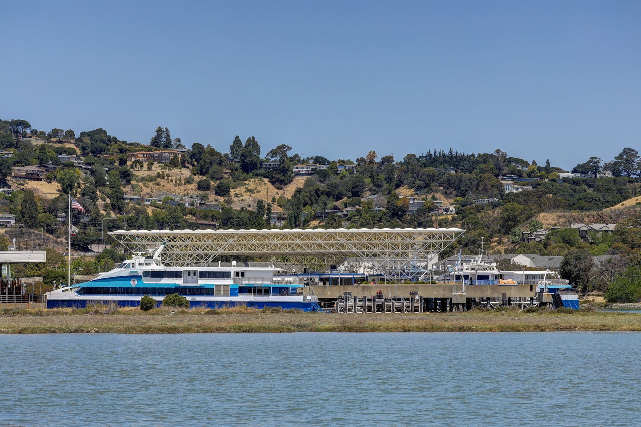 Sunny Townhome in Corte Madera