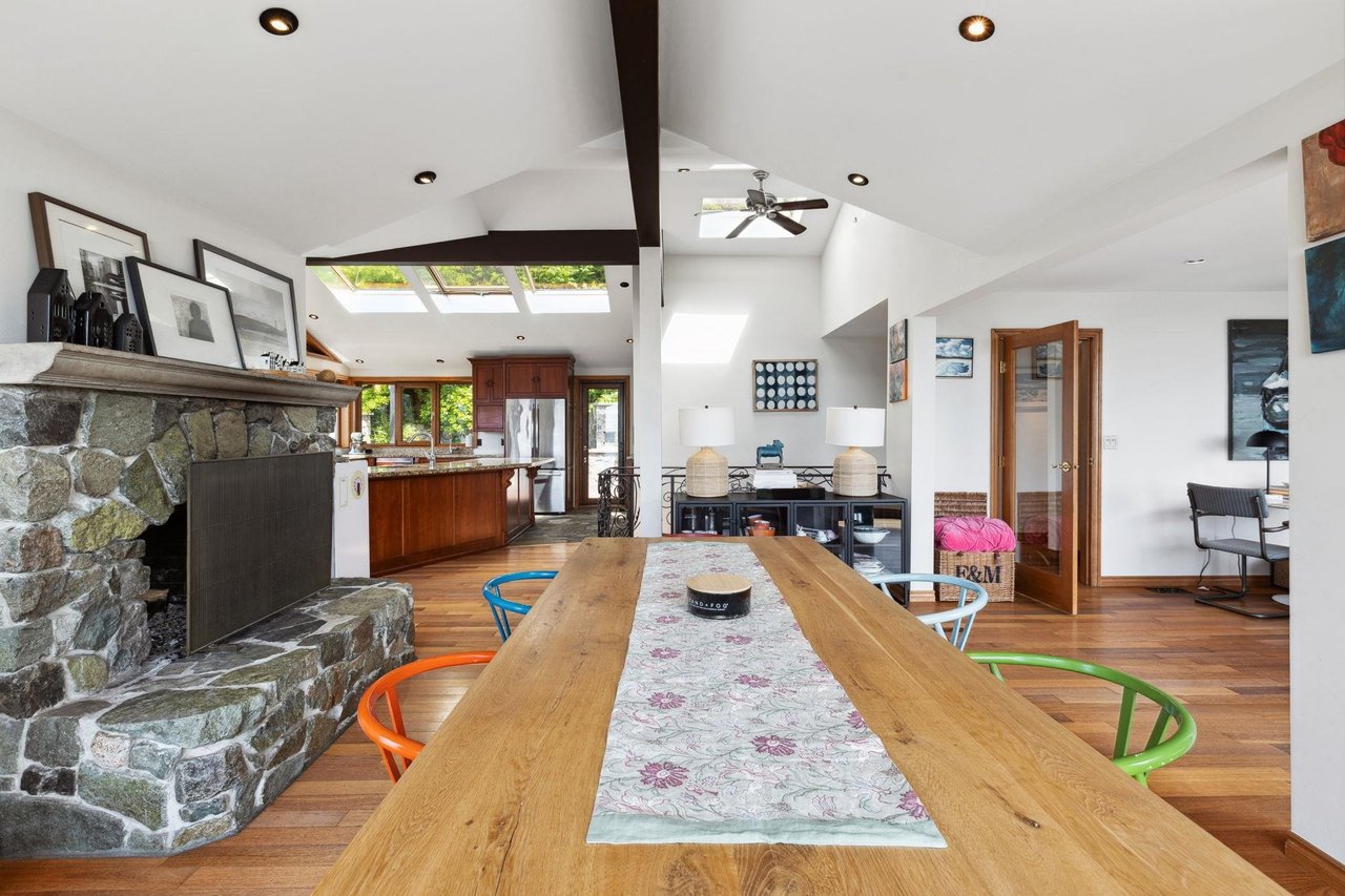 425 Mountain Dr