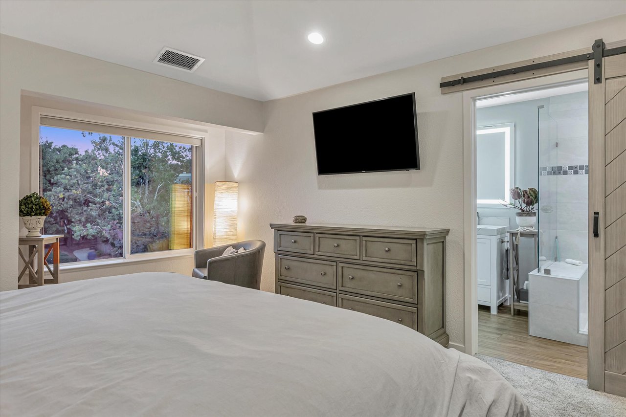 17 Crystal Creek Ct