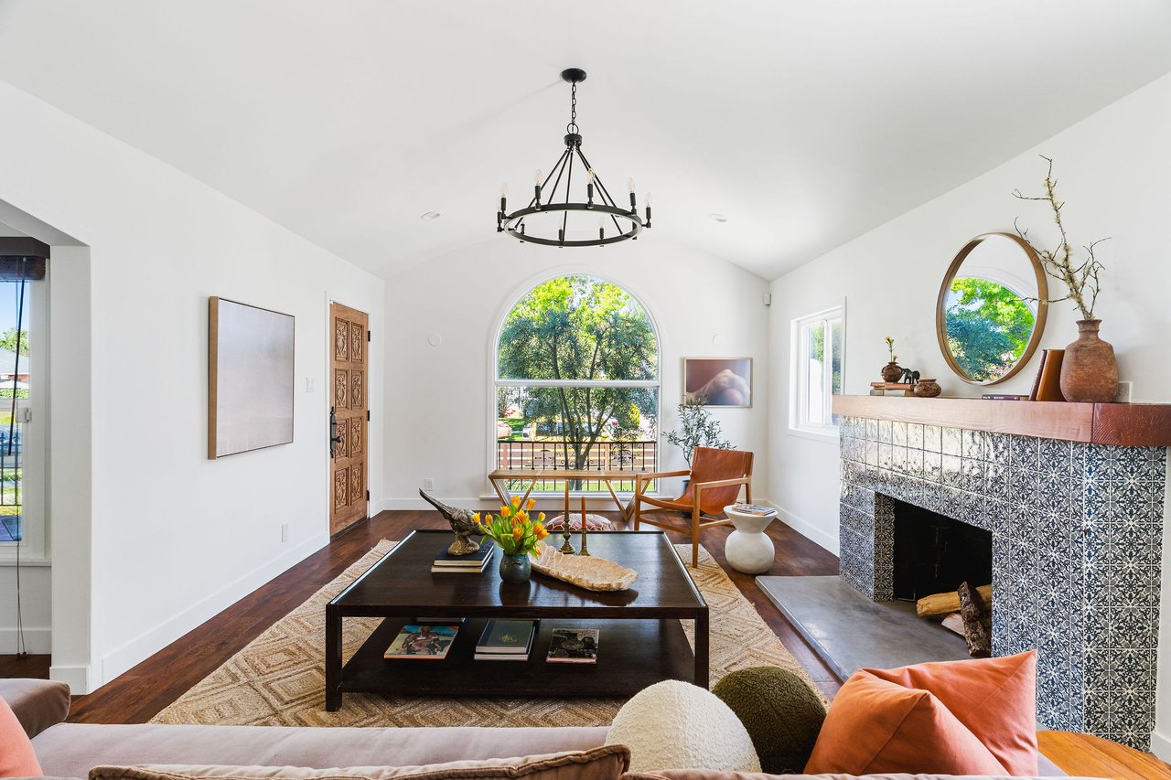 2112 S Mansfield Ave, Mid Los Angeles