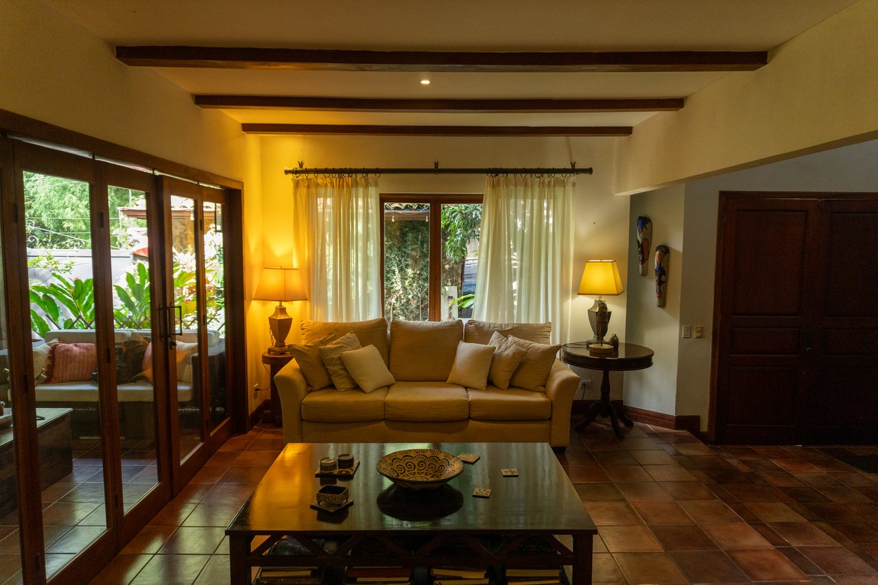 Mountain Estate With Guest Studio, Santa Ana, San Jose