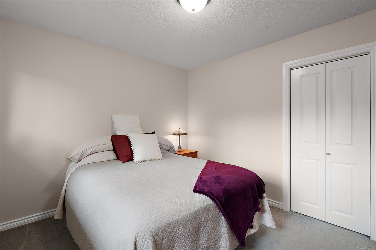 728 Porter Rd, Esquimalt