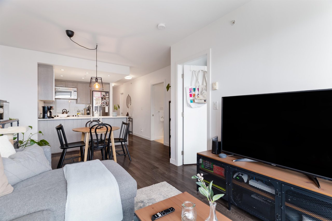 303-933 E Hastings St