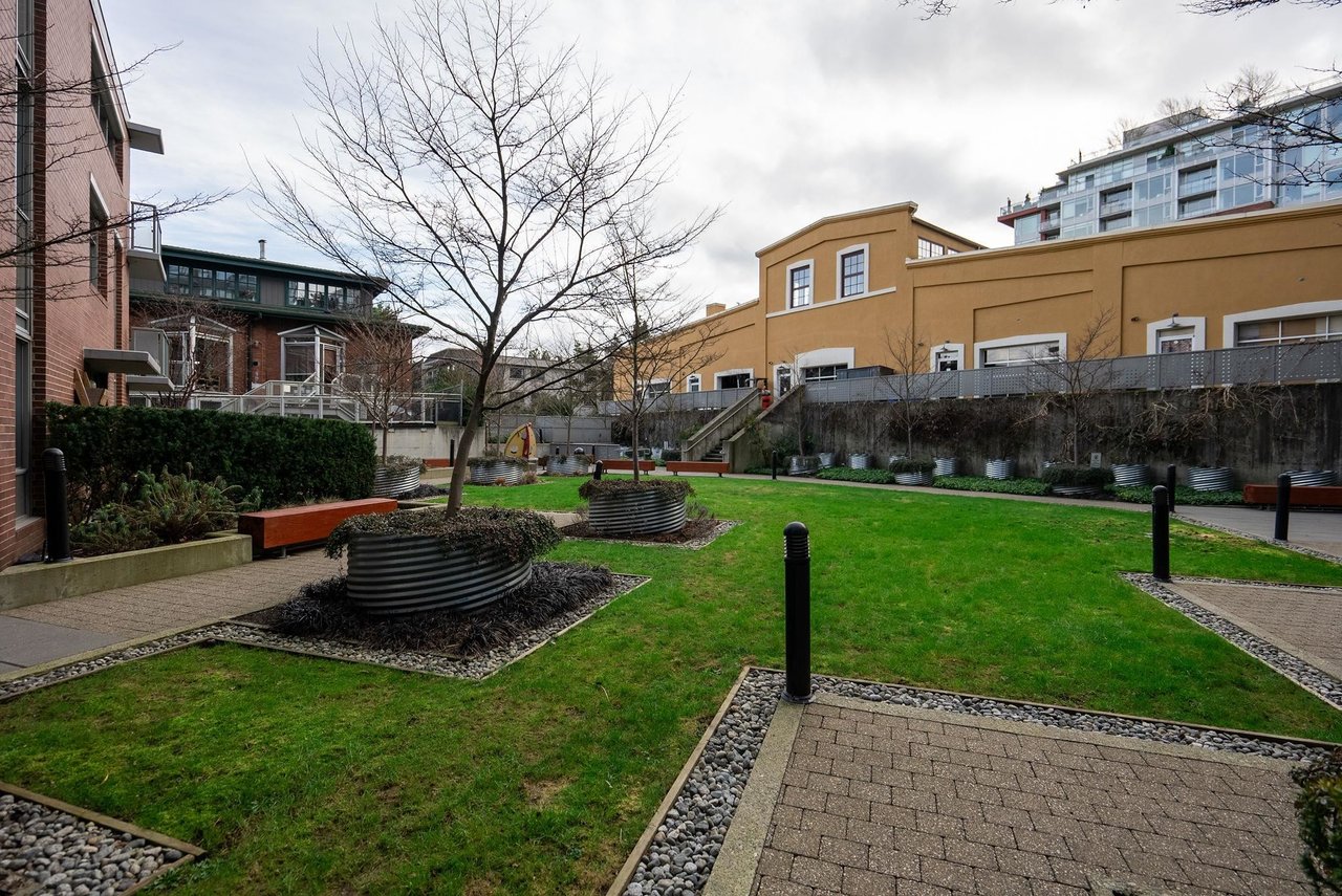 714-250 E 6th Ave