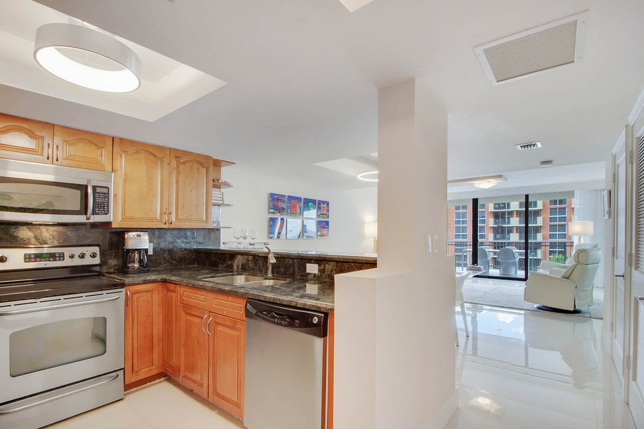 2901 S Bayshore Drive Unit: 8D