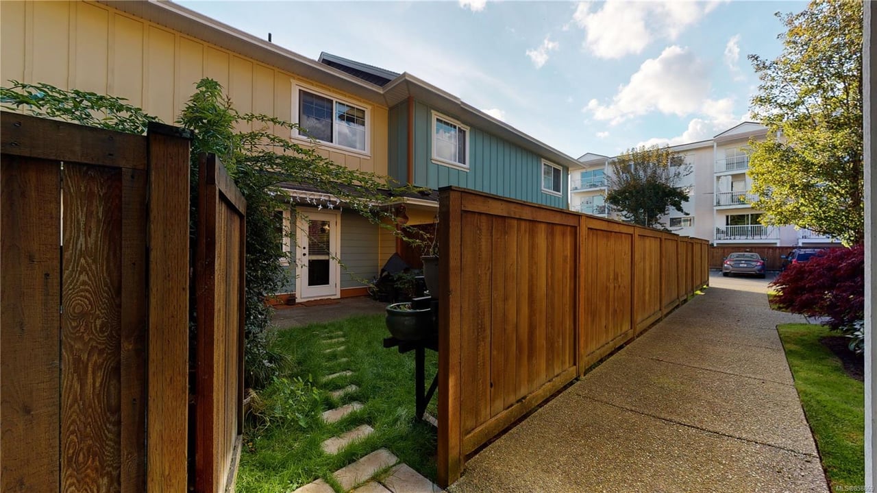 3-2529 Alexander St