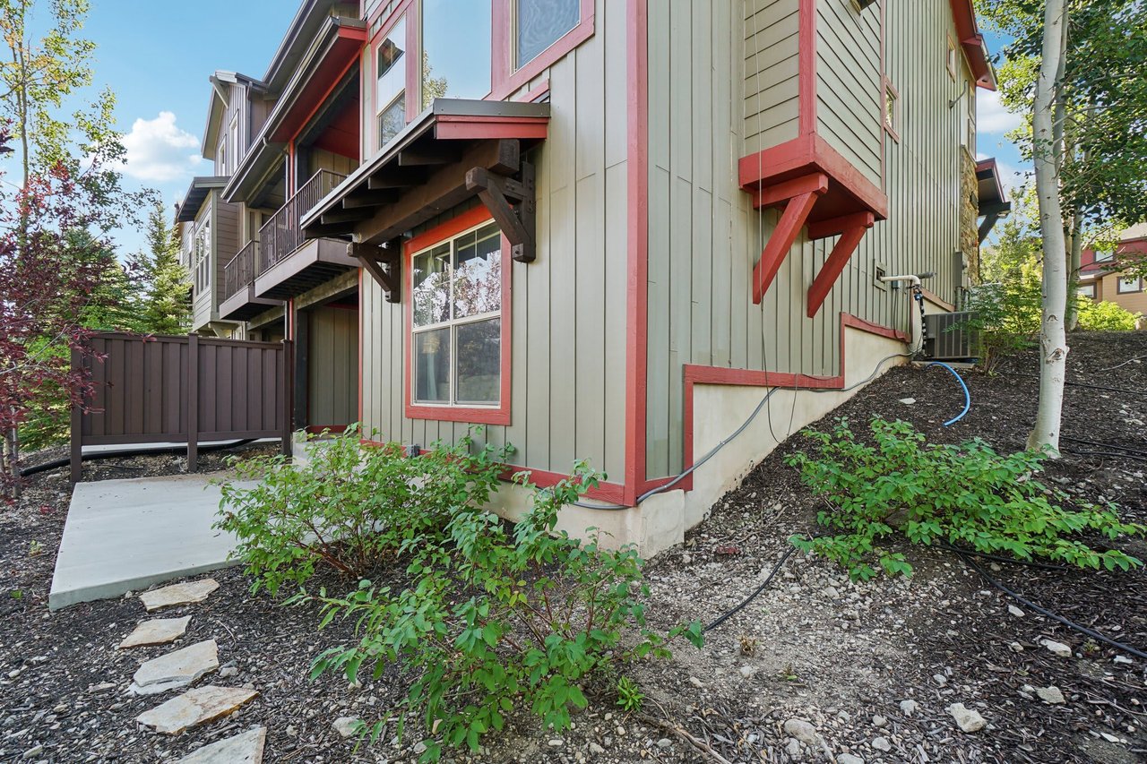 860 W Benjamin Place