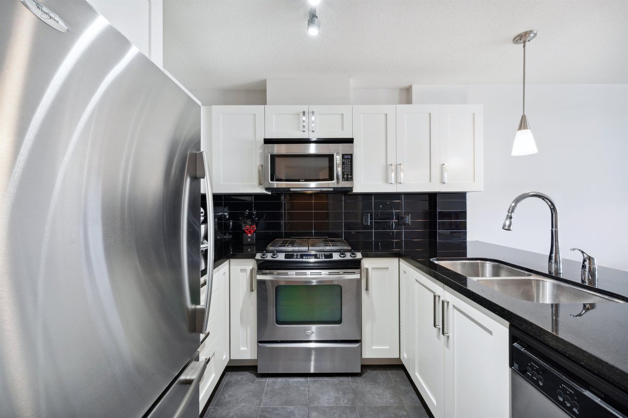 706-2133 Douglas Rd