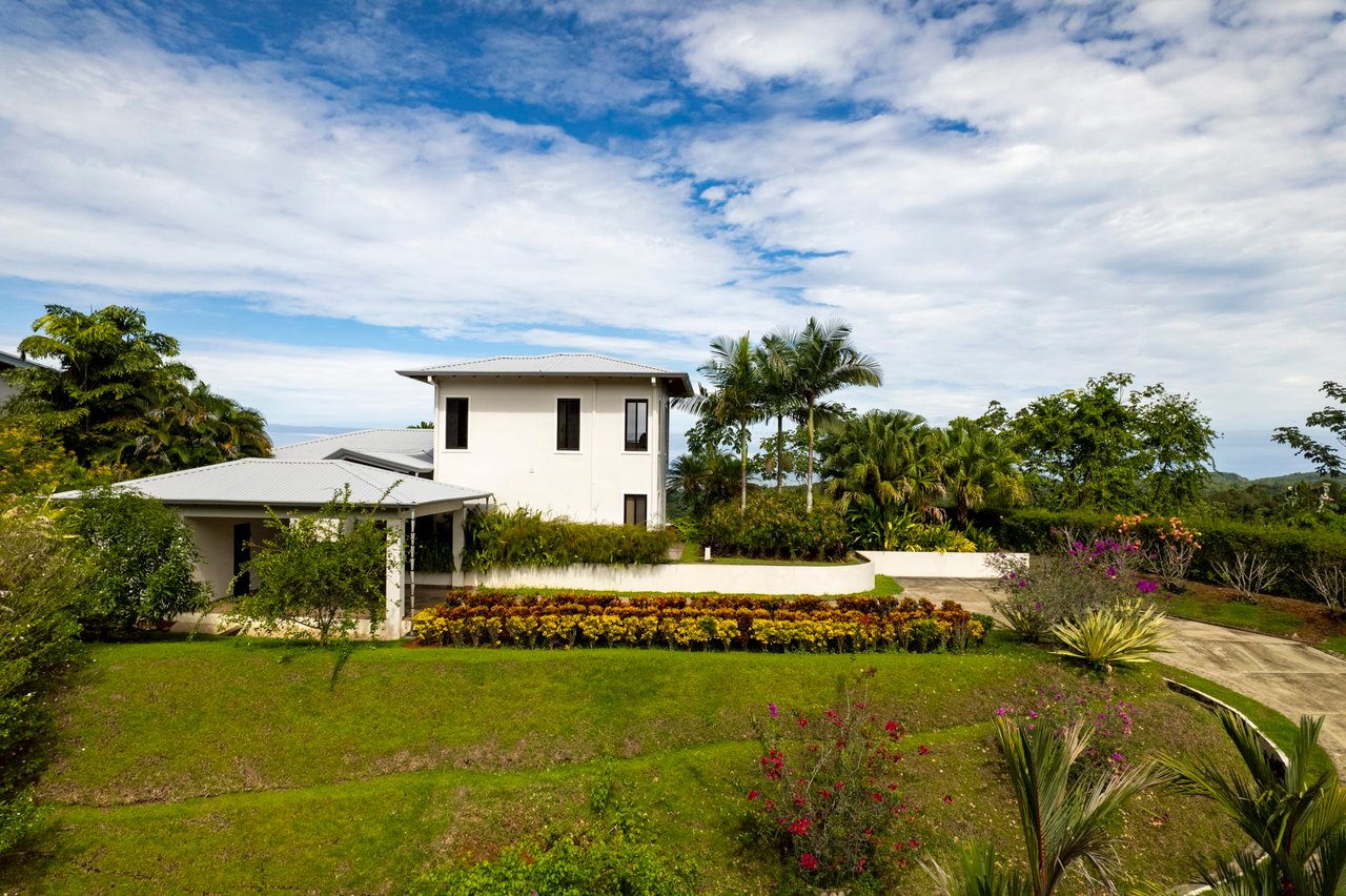 ELEGANT OJOCHAL LUXURY HOME IN PHASE 11 WITH OCEAN AND MOUNTAIN VIEWS