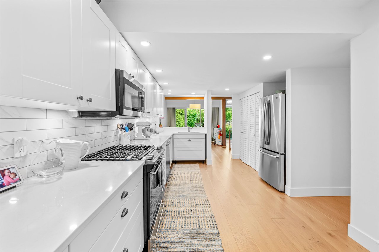 9-4957 Marine Dr
